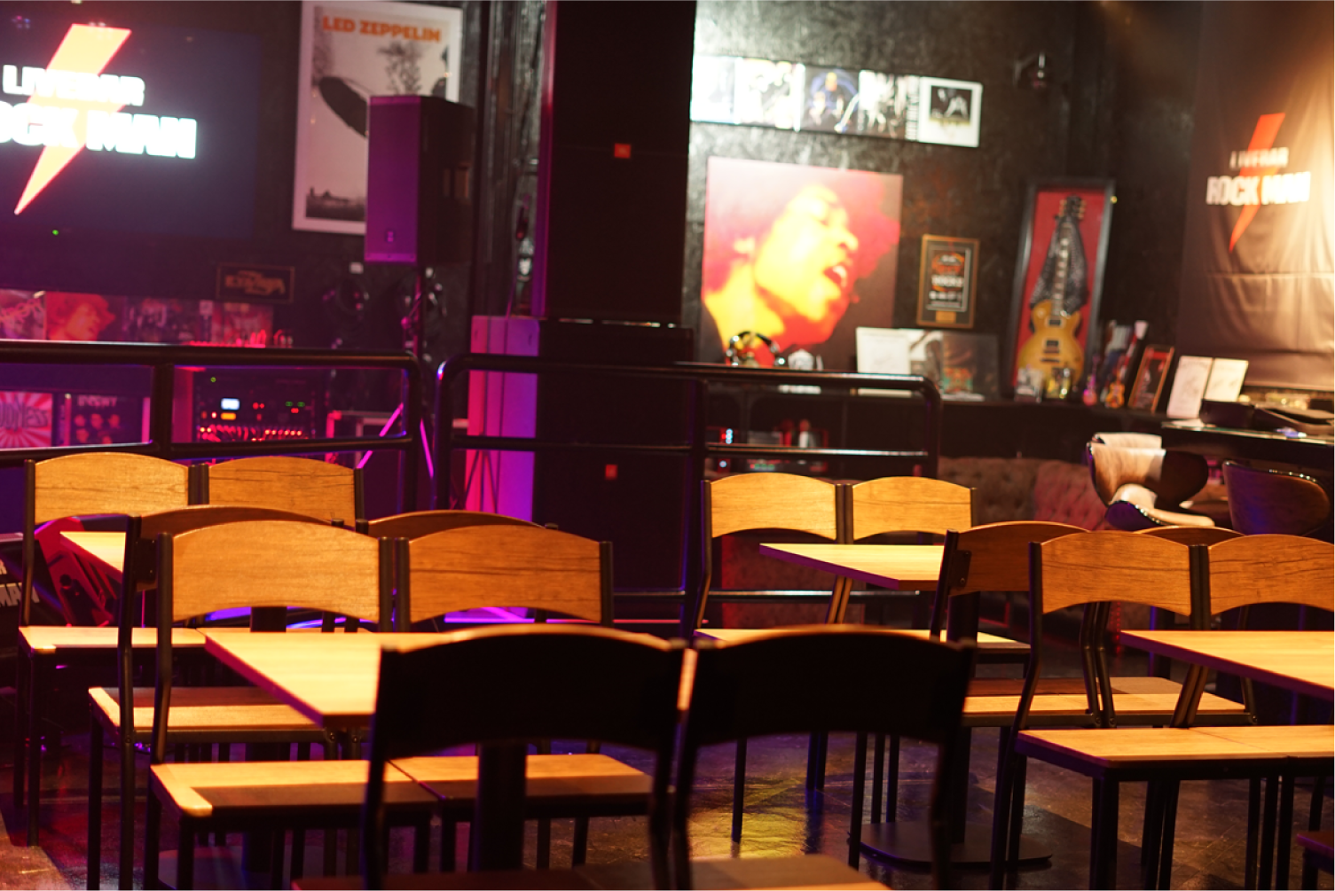 LIVE BAR ROCK MAN ライブハウス店内写真